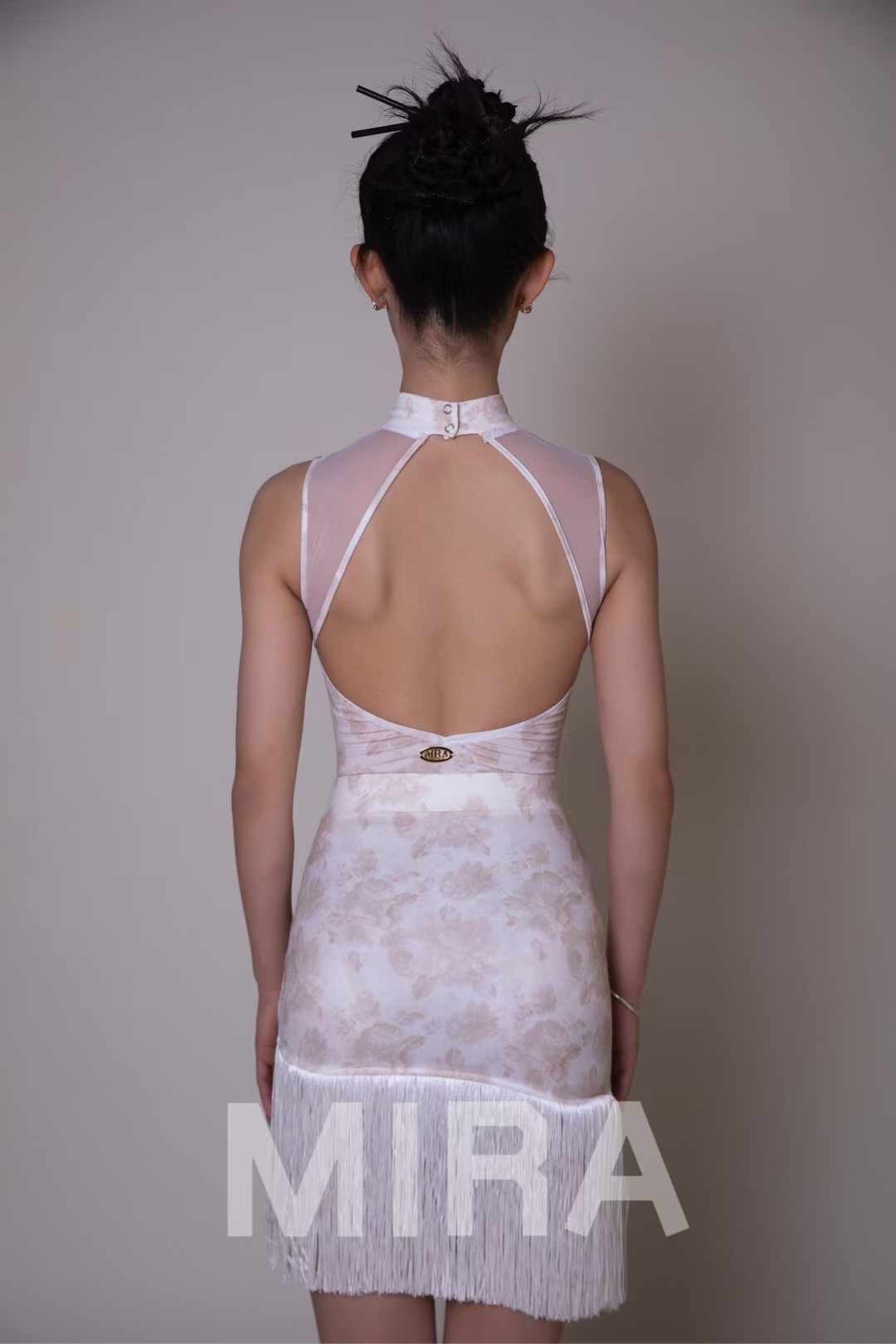 "Yun" Traditional Chinese Top