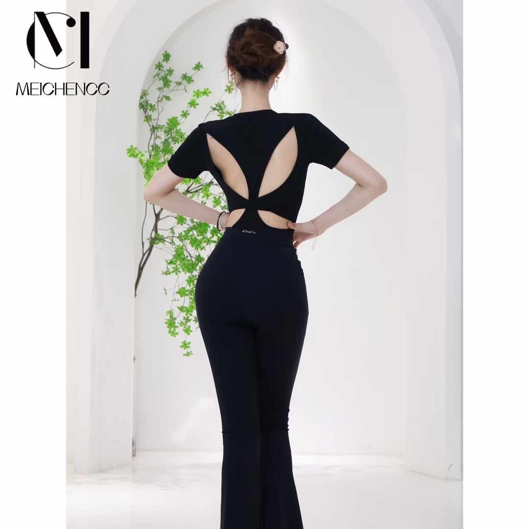 Top with Shoulder Pads and Figure-Flattering Silhouette