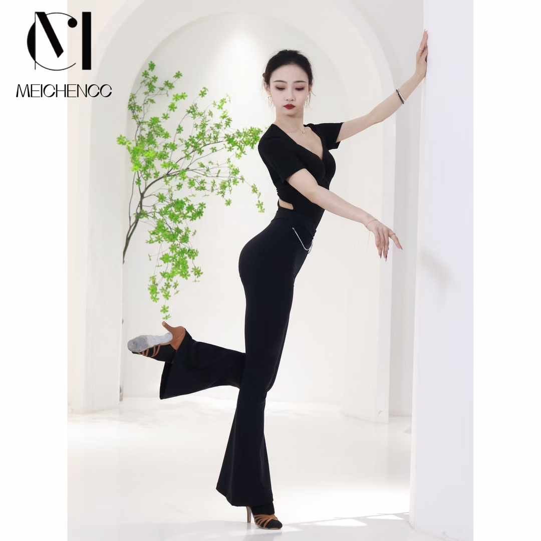 Top with Shoulder Pads and Figure-Flattering Silhouette