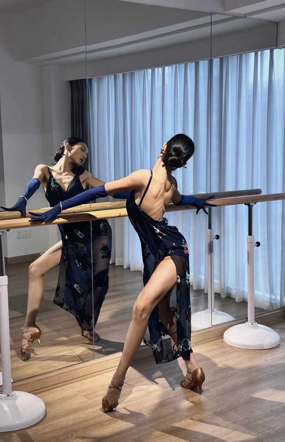 Peacock-Inspired Backless Spaghetti Strap Dress