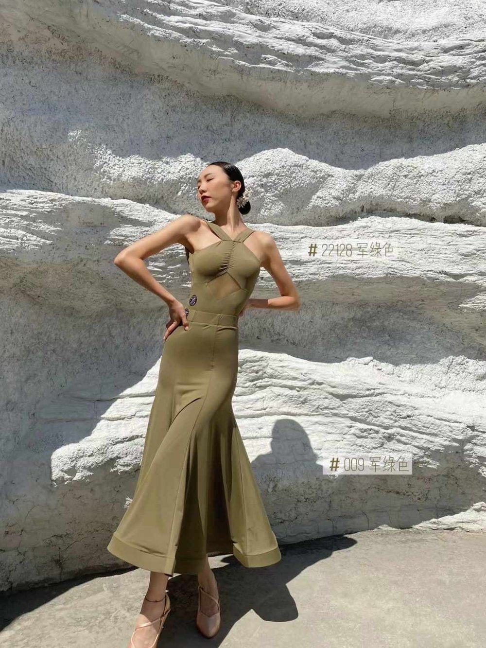 Modern Backless Halter Set