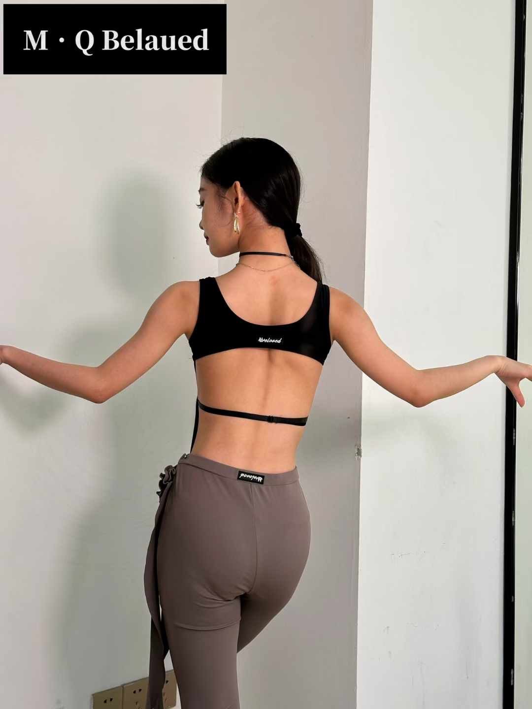 Black Sleeveless Backless Top