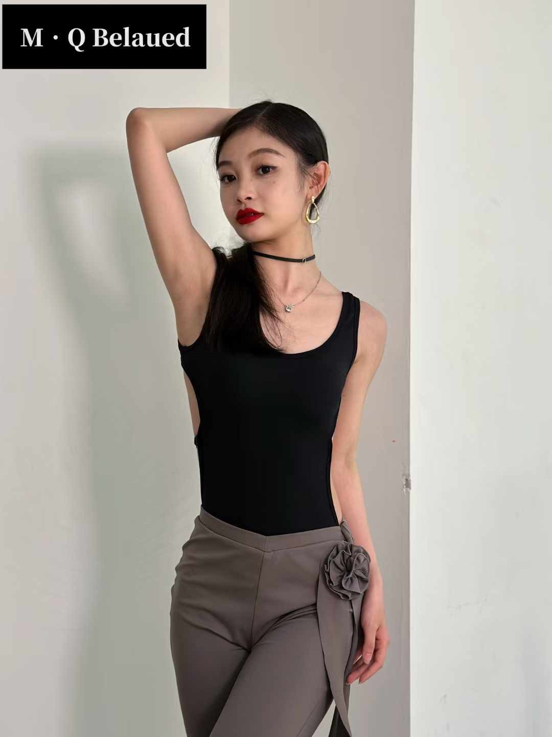 Black Sleeveless Backless Top